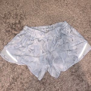 Lululemon hotty hot shorts size 6